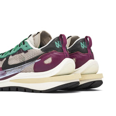 Nike X Sacai Vaporwaffle Green Red