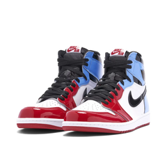 Paire Nike Air Jordan 1 Retro High OG tricolore bleu blanc rouge vue de face sneakers resell