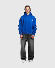 Face hoodie oversize Noclout bleu royal porté homme logo poitrine streetwear