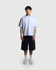 T-shirt oversize Noclout bleu ciel porté homme vue de face streetwear