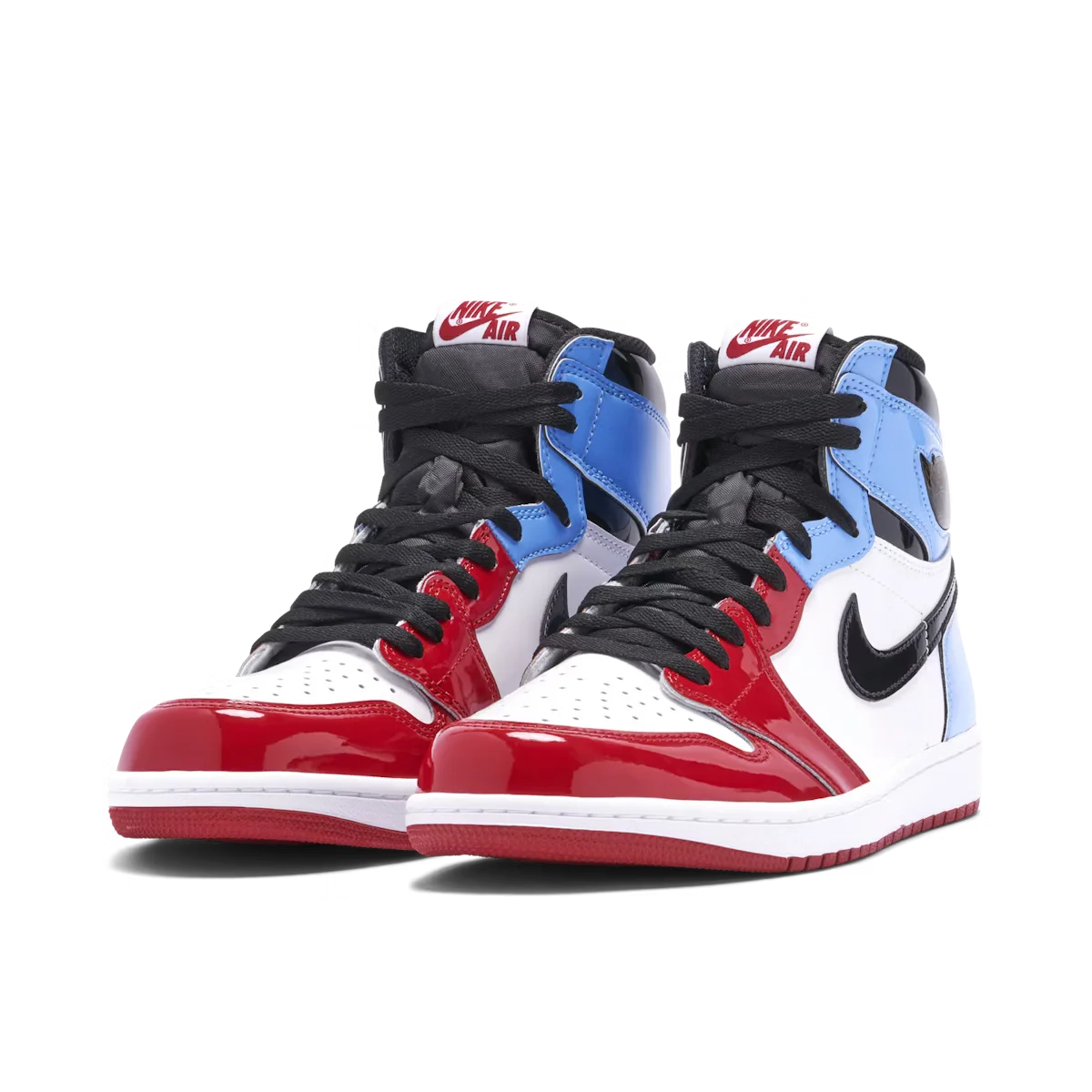 Paire Nike Air Jordan 1 Retro High OG tricolore bleu blanc rouge vue de face sneakers resell