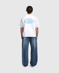 Dos t-shirt oversize Noclout blanc porté homme logo bleu streetwear