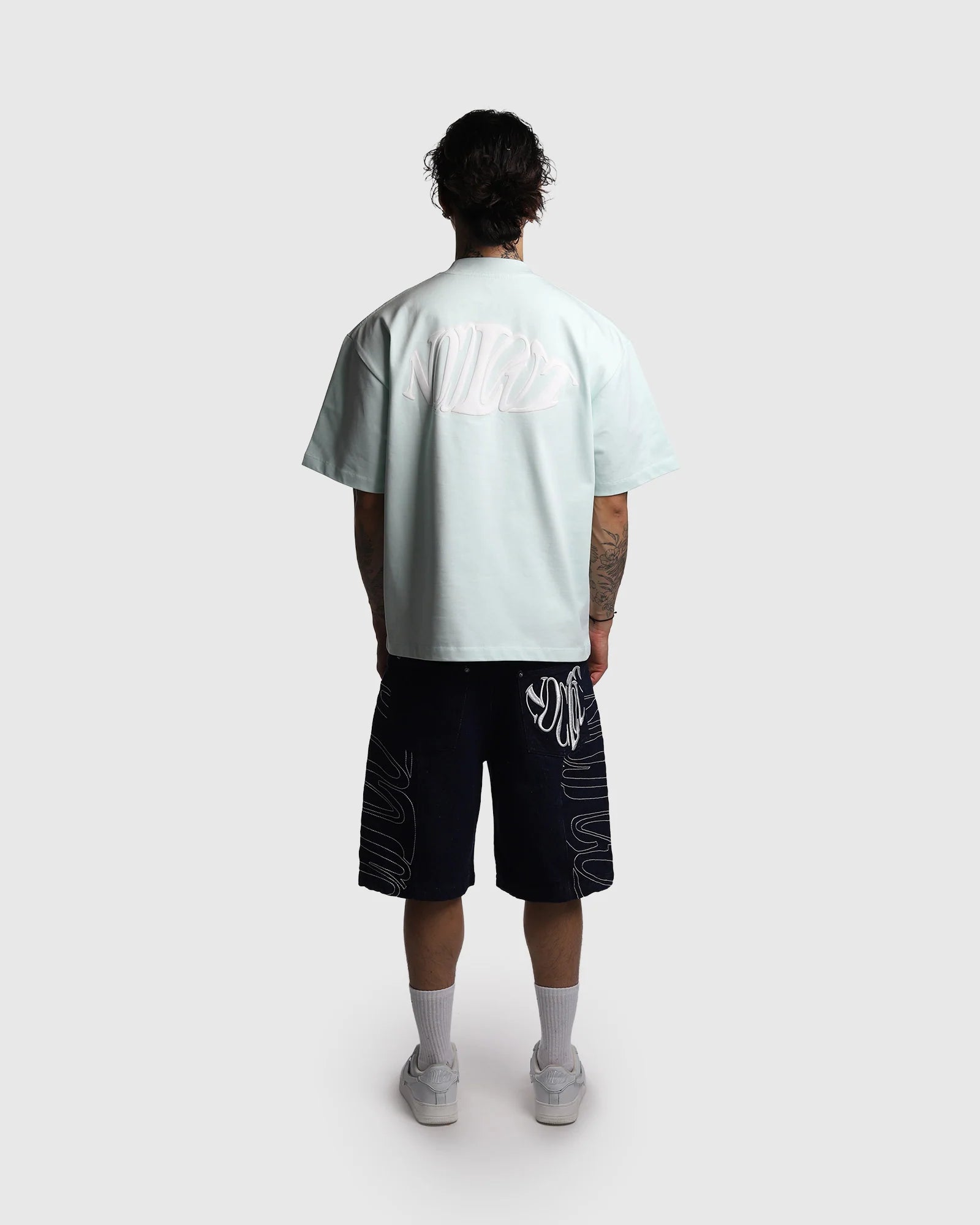 Dos t-shirt oversize Noclout vert menthe porté homme logo blanc streetwear