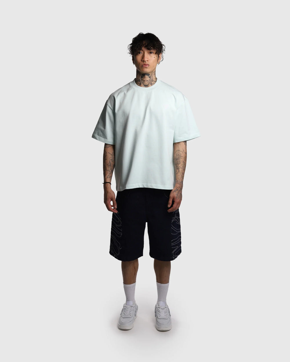 T-shirt oversize Noclout vert menthe porté homme vue de face streetwear