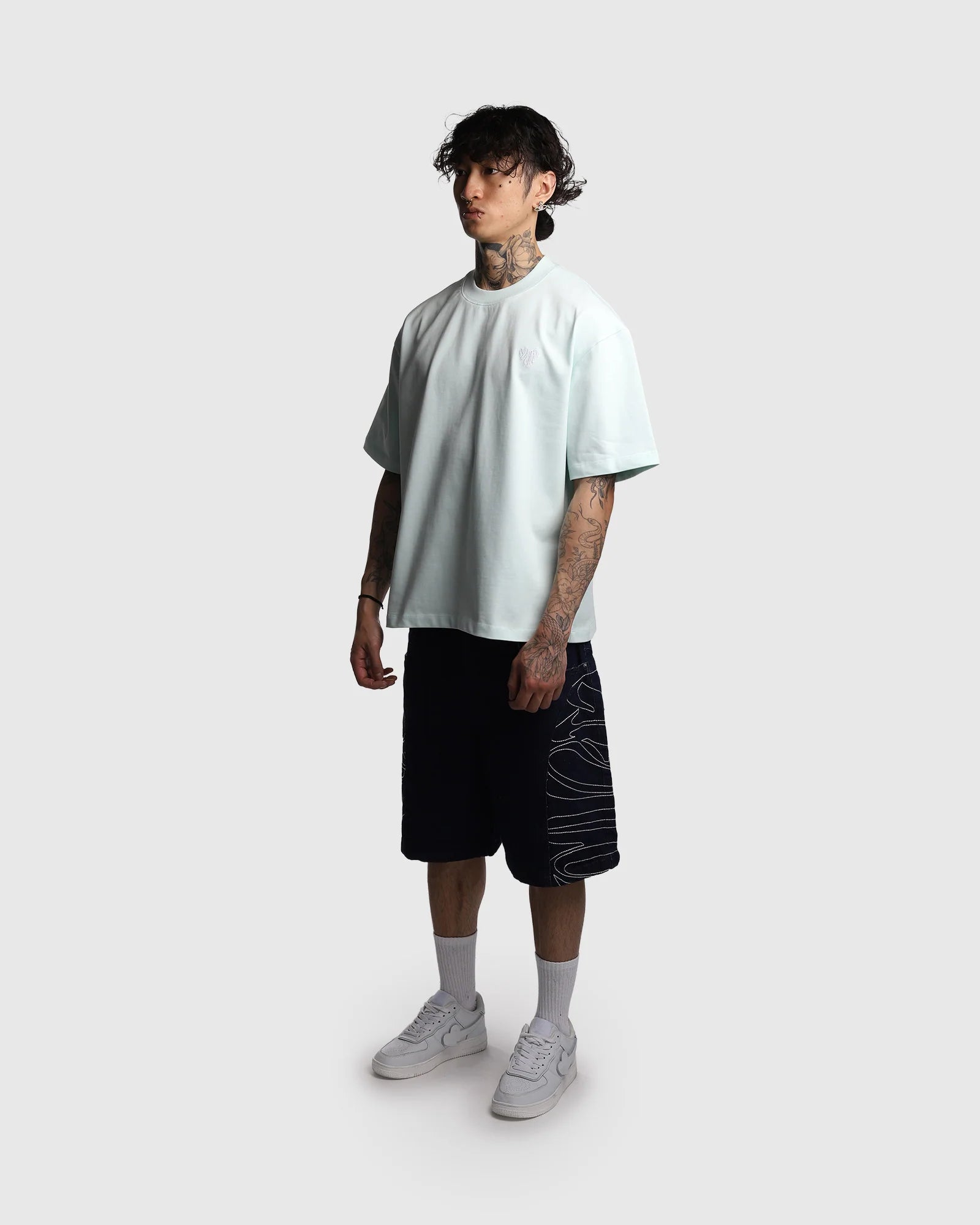 T-shirt oversize Noclout vert menthe porté homme streetwear